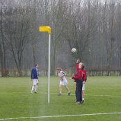 Het eerste team loopt zich warm...